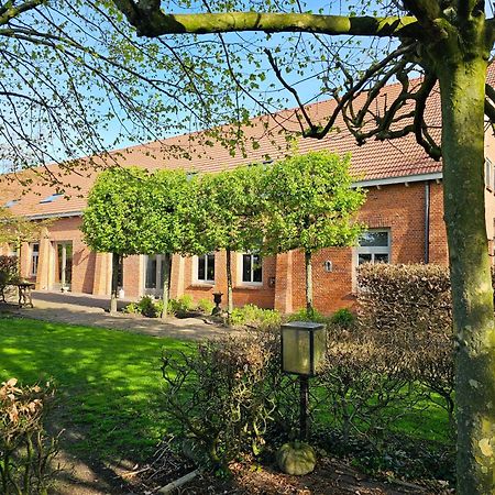 Logeerderij Tussen Koe & Kroonluchter Diessen Esterno foto