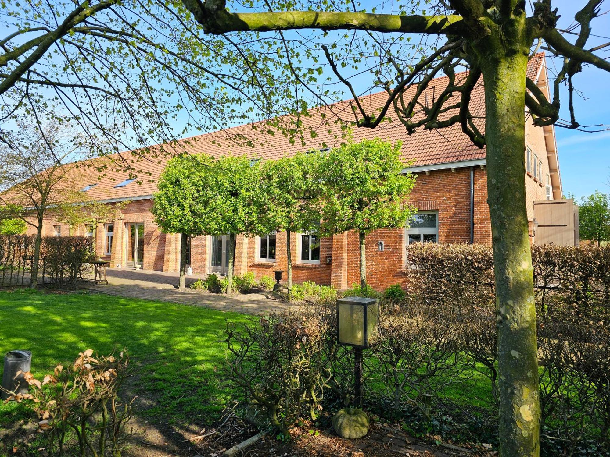 Logeerderij Tussen Koe & Kroonluchter Diessen Esterno foto